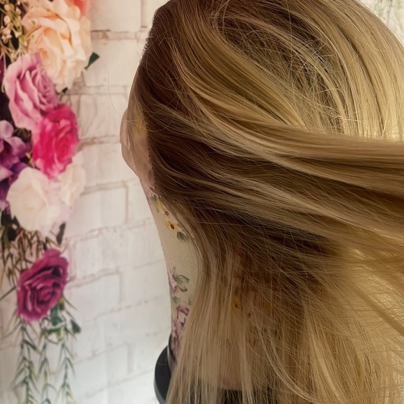 ❌RESTOCKED❌ 24” BLONDE W:BROWN ROOT LACE-FRONT WIG - Picture 12 of 14